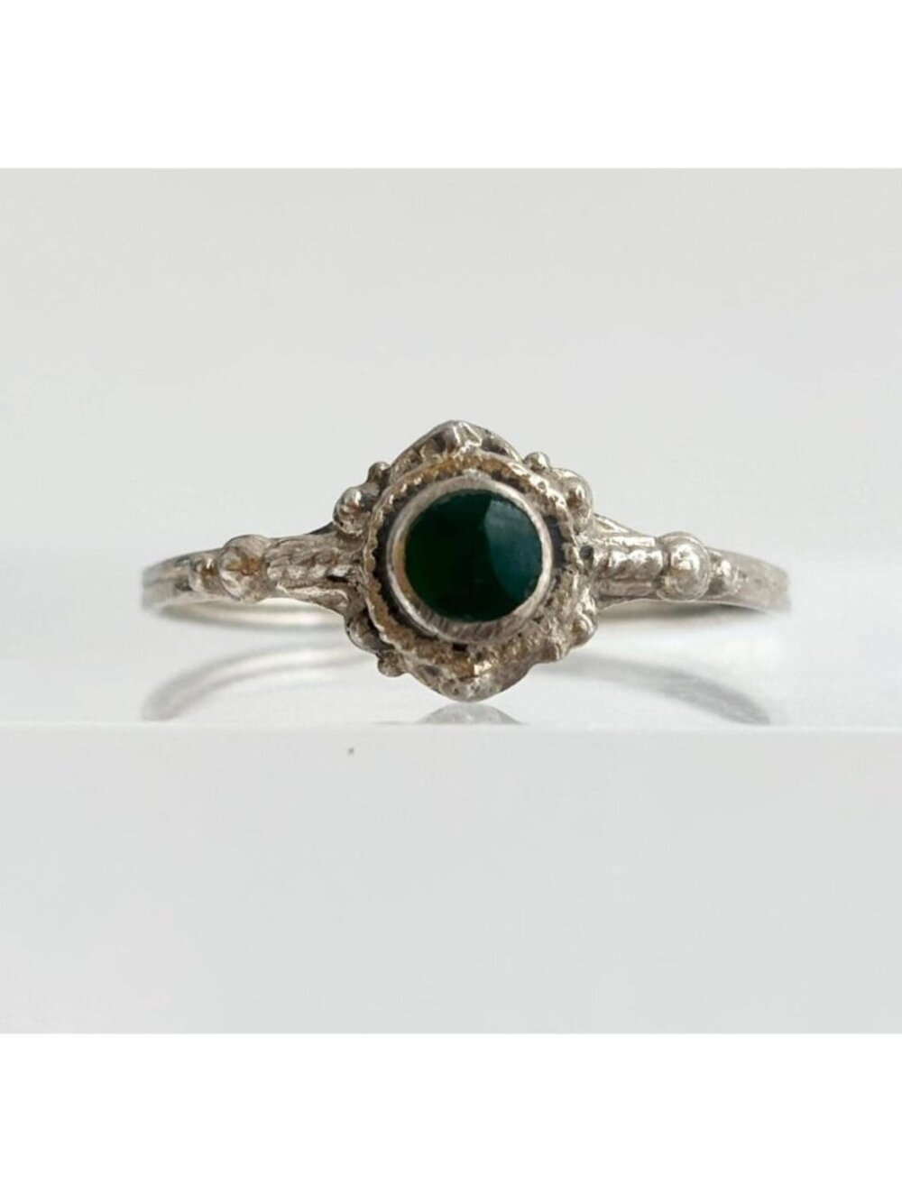 Green Stone Balinese Inspired Sterling Silver 925 Vintage Ring - sz 8.75